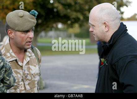 Actor and TV presenter, Ross Kemp talks to Corporal Billy Carnegie, 28, of the Argyll and Sutherland Highlanders, 5th Battalion the Royal Regiment of Scotland at Howe Barracks, Canterbury, Kent, after the battalion returned from a six month tour of Afghanistan. Stock Photo
