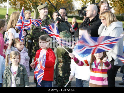 Actor and TV presenter, Ross Kemp, third right, waits with family and friends of the Argyll and Sutherland Highlanders, 5th Battalion the Royal Regiment of Scotland to arrive at Howe Barracks, Canterbury, Kent, following a six month tour of duty in Afghanistan. Stock Photo