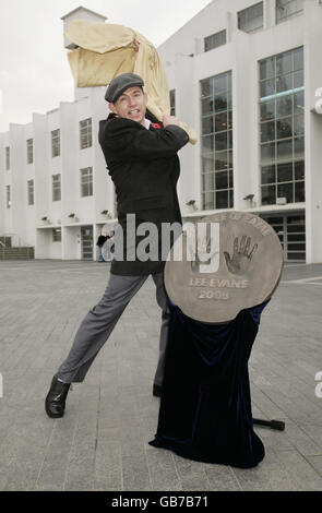 Lee Evans unveils handprints at Wembley Square of Fame - London Stock Photo