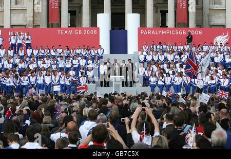 Olympics - Team GB Beijing Homecoming Parade - London. Mayor of London Boris Johnson (c) delivers a speech on the stage in Trafalgar Square during the Team GB homecoming Parade in Central London Stock Photo