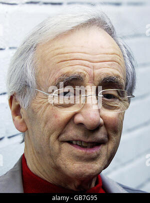 BBC prank calls. Actor Andrew Sachs outside his home in north London. Stock Photo