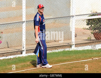 Cricket - Warm Up Match - Mumbai Cricket Association President's XI v England XI - Brabourne Stadium - Mumbai. England's Andrew Flintoff fields during the warm up match at the Brabourne Stadium, Mumbai, India. Stock Photo