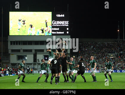 Rugby Union - Guinness Series 2008 - Ireland v New Zealand - Croke Park. New Zealands Rodney So'oialo catches the ball during a lineout during the International match at Croke Park, Dublin, Ireland. Stock Photo