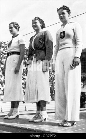 (l-R) Jeanette Campbell (Argentina) Silver Medal, Rie Mastenbroek ...