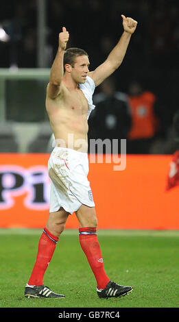 England's Matthew Upton applauds the fans after the International Friendly at the Olympic Stadium in Berlin, Germany. Stock Photo