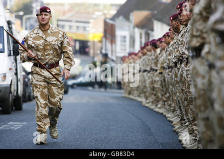 Soldiers from the 2nd Battalion, The Parachute Regiment, stand to attention outside St Peter's Church, North Hill, Colchester, Essex, before a memorial service to honour the soldiers from the regiment, who were killed in action in Afghanistan. Stock Photo