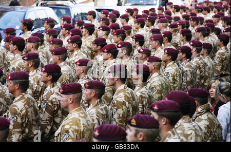 Soldiers from the 2nd Battalion, The Parachute Regiment, stand to attention outside St Peter's Church, North Hill, Colchester, Essex, before a memorial service to honour the soldiers from the regiment, who were killed in action in Afghanistan. Stock Photo