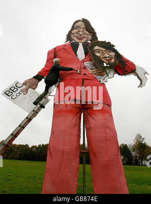 Artist Frank Shepherd puts the finishing touches to an effigy of Jonathan Ross and Russell Brand ahead of a Bonfire Night celebration in Edenbridge, Kent. Stock Photo