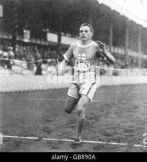 Athletics - Antwerp Olympic Games 1920 - Marathon. The newly-designed ...
