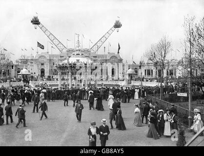 Tourism - Franco British Exhibition - 1908. The 'flip flap' ride at the Franco-British Exhibition held at White City, London, Stock Photo
