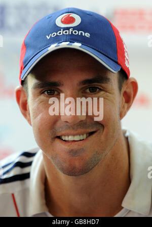 Cricket - England Press Conference - Madhavrao Scindia Cricket Ground - Rajkot. England captain Kevin Pietersen speaks to media during a Press Conference at Madhavrao Scindia Cricket Ground, Rajkot, India. Stock Photo