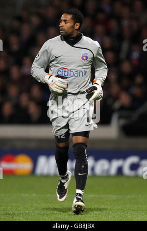 Soccer - UEFA Champions League - Group F - Olympique Lyonnais v Steaua Bucuresti - Municpal De Gerland. Robinson Zapata, Steaua Bucuresti goalkeeper Stock Photo