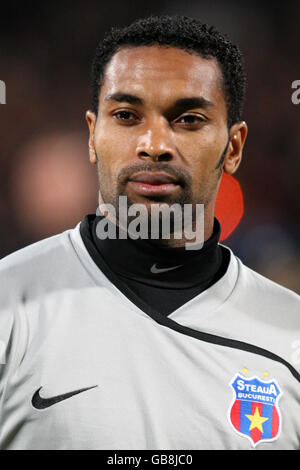 Soccer - UEFA Champions League - Group F - Olympique Lyonnais v Steaua Bucuresti - Municpal De Gerland. Robinson Zapata, Steaua Bucuresti goalkeeper Stock Photo