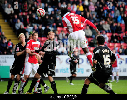 Soccer - Coca-Cola Football Championship - Charlton Athletic v Sheffield United - The Valley. Charlton Athletic's Linvoy Primus scores during the Coca-Cola Football Championship match at The Valley, London. Stock Photo