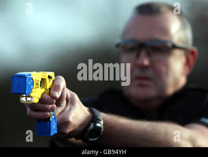 Taser uk hi-res stock photography and images - Alamy