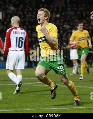 Soccer - UEFA Champions League - Group E - AaB Aalborg v Celtic - Aalborg Stadion. Celtic's Barry Robson celebrates his goal during the UEFA Champions League match at the Aalborg Stadion, Denmark. Stock Photo