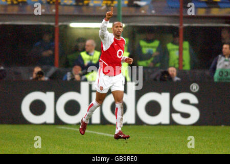 Soccer - UEFA Champions League - Group B - Inter Milan v Arsenal. Arsenal's Thierry Henry celebrates scoring the opening goal Stock Photo
