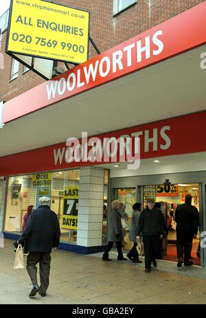 Last day of the Woolworths branch in Brixton, south London Stock Photo ...