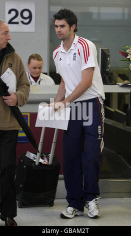 Cricket - England Arrive - Manchester Airport. England's James Anderson arrives at Manchester Airport, Manchester. Stock Photo