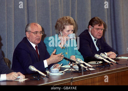 Prime Minister Margaret Thatcher at a press conference with Soviet President Mikhail Gorbachev, during her four-day visit to the USSR. Left to right are: Mikhail Gorbachev, Margaret Thatcher, and Thatcher's Press Secretary Bernard Ingham. Stock Photo