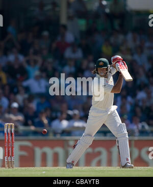 Cricket - 3 mobile Series - First Test - Australia v South Africa - WACA - Third Day. Australia's Andrew Symonds in action on day three of the first test against South Africa Stock Photo