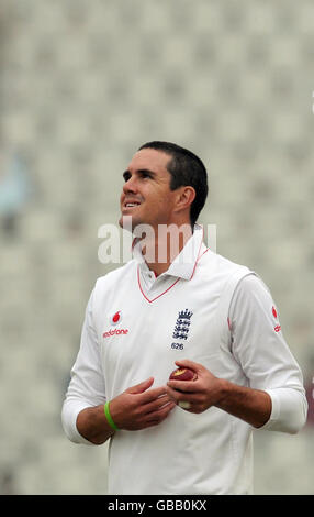 Cricket - Second Test - Day Two - India v England - Punjab Cricket Association Stadium - Mohali - India. England's Kevin Pietersen looks-on during the second day of the second test at the Punjab Cricket Association Stadium, Mohali, India. Stock Photo