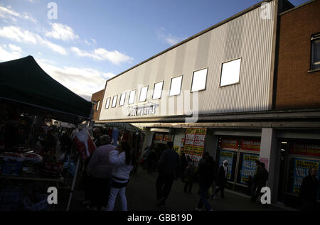 Woolworths closures. A branch of Woolworths, 115 High Street in Walthamstow, east London, which is due to close in the New Year. Stock Photo