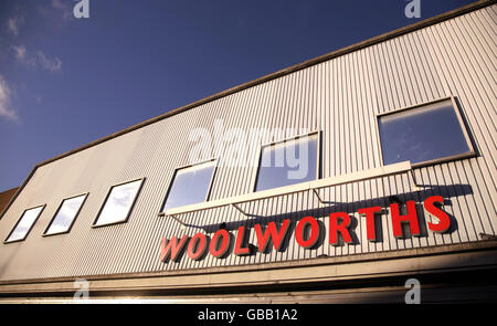 Woolworths closures. A branch of Woolworths, 115 High Street in Walthamstow, east London, which is due to close in the New Year. Stock Photo