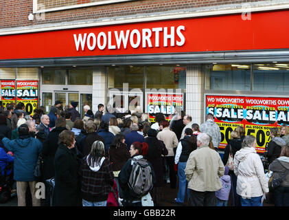 Bargain hunters wait for Woolworths in Ashford, Kent, to open as the company struggles to find a buyer for its chain of stores. Stock Photo