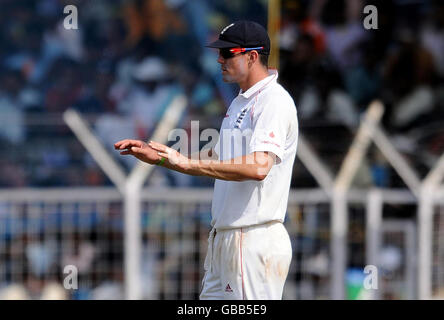 England's Kevin Pietersen encourages his team mates to remain calm during the fifth day of the First Test Match at the M. A. Chidambaram Stadium in Chennai, India. Stock Photo