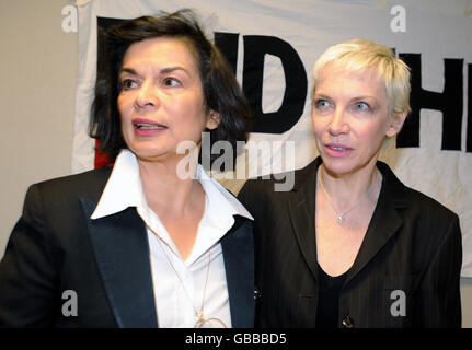 Peace campaigners Annie Lennox (right) and Bianca Jagger during a Stop the War Demonstration press conference in London where the group urged Israel to cease its bombing of Gaza. Stock Photo