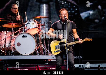 Milan, Italy. 05th July, 2016. The american rock singer and song-writer Bruce Springsteen and the E Street Band pictured on stage as they perform live at San Siro Stadium in Milan, Italy. Credit:  Roberto Finizio/Pacific Press/Alamy Live News Stock Photo