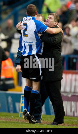 Soccer - FA Cup - Third Round - Sheffield Wednesday v Fulham - Hillsborough. Sheffield Wednesday's Tommy Spurr celebrates his goal with manager Brian Laws during the FA Cup Third Round match at Hillsborough, Sheffield. Stock Photo