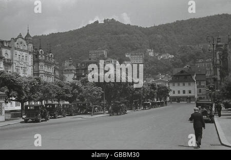 1930s, historical, taxis and carriages await passengers in Karlsbad or Karlovy Vary, in the Sudetenland, in pre-WW11 Czechoslovakia Stock Photo