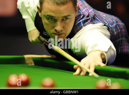 Stephen Hendry in action during the The Masters at Wembley Arena, London. Stock Photo