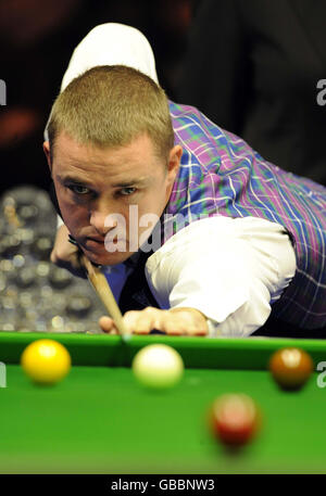 Stephen Hendry in action during the The Masters at Wembley Arena, London. Stock Photo