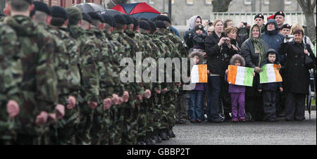 O'Dea reviews 400 troops from the 99 Infantry Battalion Stock Photo