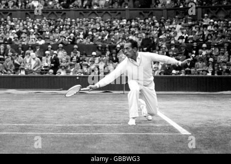 Tennis Wimbledon Championships. Henri Cochet Stock Photo Alamy