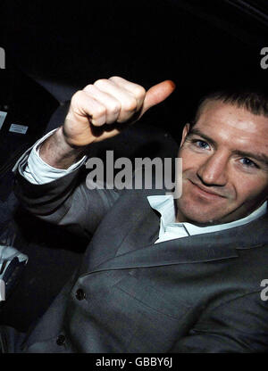 Former world boxing champion Scott Harrison gives a thumbs up in a back of a taxi as he leaves Barlinnie Prison in Glasgow after he was jailed for drink-driving and assault charges. Stock Photo