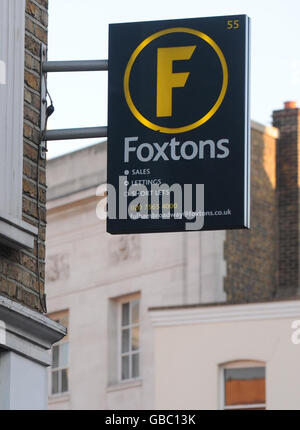 Economic crisis. A branch of the estate agent Foxtons in Fulham, west London. Stock Photo