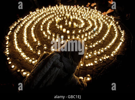 Members of the public light over 600 candles in Dublin city centre, one for each of the people who have been killed in the Gaza attacks. Stock Photo