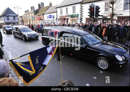The repatriation cortege passes through the High Street of Wootton Bassett, Wiltshire, carrying the body of Corporal Daniel Nield from 1st Batallion The Rifles, who died in Afghanistan last Friday. Stock Photo