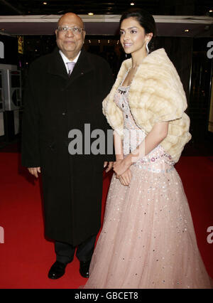 Chandni Chowk To China Premiere - London Stock Photo