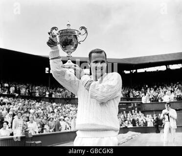 Tennis - Wimbledon Championships - Men's Singles - Final - Chuck McKinley v Fred Stolle Stock Photo