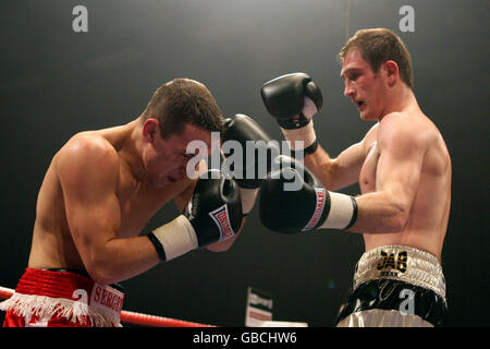 Lenny Daws (right) on his way to beating Sergejs Savrinovics on the undercard of the British Lightweight Title fight Stock Photo
