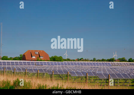 Energieanlage, alternative Energie, Energiegewinnung, Solar, Solarfeld Stock Photo