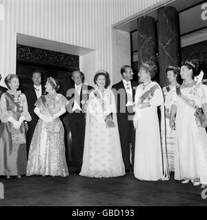 Queen Juliana and Prince Bernhard of the Netherlands with Queen Elizabeth II and the Duke of Edinburgh at the banquet they gave at Carpenters' Hall for the Queen. From left are: The Duchess of Gloucester, Prince William of Gloucester, the Queen Mother, Prince Bernhard, the Queen, the Duke of Edinburgh, Queen Juliana, Princess Alexandra and Princess Margaret. Stock Photo