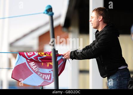 Soccer - FA Cup - Fourth Round - Hartlepool United v West Ham United - Victoria Park. A West Ham United fan in the stands Stock Photo