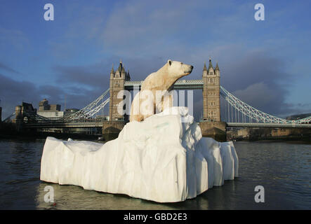 A 16 foot high sculpture of an iceberg featuring a stranded female polar bear and her baby cub on the River Thames to mark the launch of Eden, a new digital TV channel devoted to natural history. Stock Photo