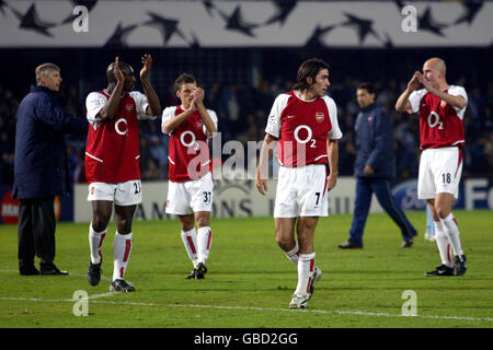 Soccer - UEFA Champions League - Second Round - First Leg - Celta Vigo v Arsenal. L-R: Arsenal's manager Arsene Wenger, Sol Campbell, David Bentley, Robert Pires and Pascal Cygan applaud the travelling fans Stock Photo